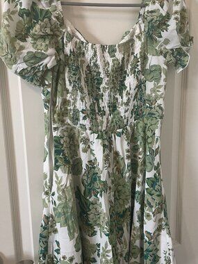That's so Fetch Floral green/White Mini Dress Smocked Short Sleeve Small